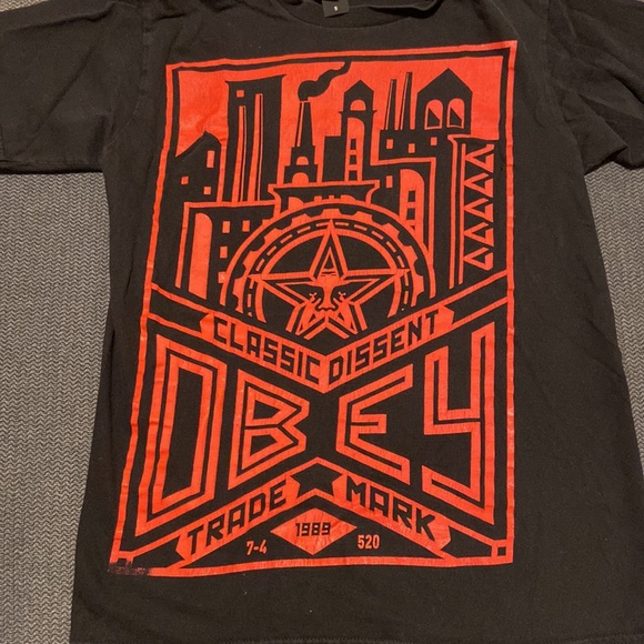 Vintage obey black tee with logo - Picture 2 of 6